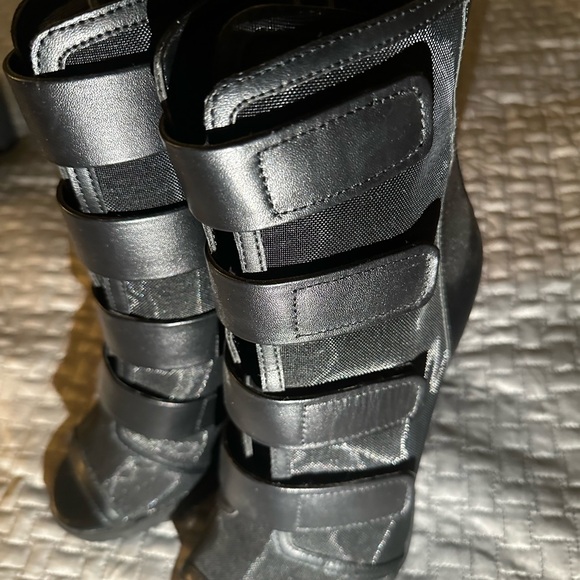 Never worn .. no box - Picture 3 of 3